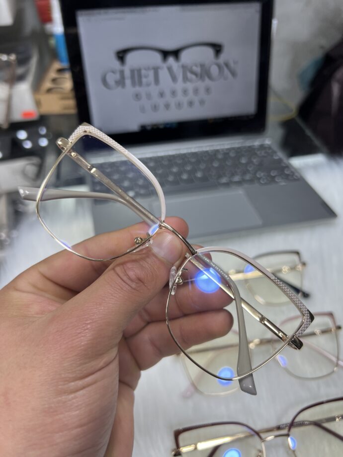 Lunettes reposant femme