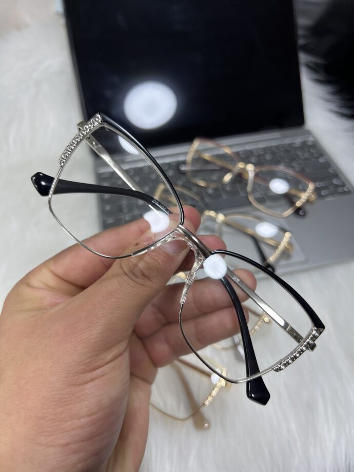 lunettes reposant femme