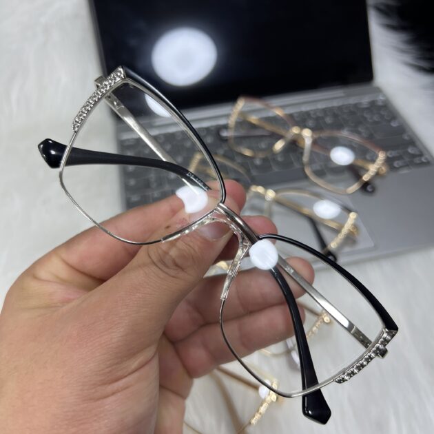 Lunettes reposant femme
