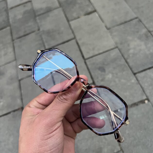 Lunettes reposant femme