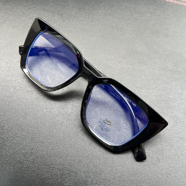 Lunettes femme reposant