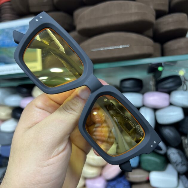 Lunettes dita